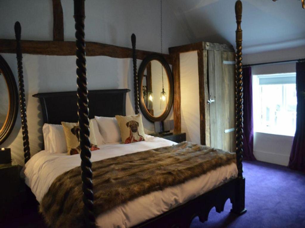 The Black Horse Fulmer Chambre photo