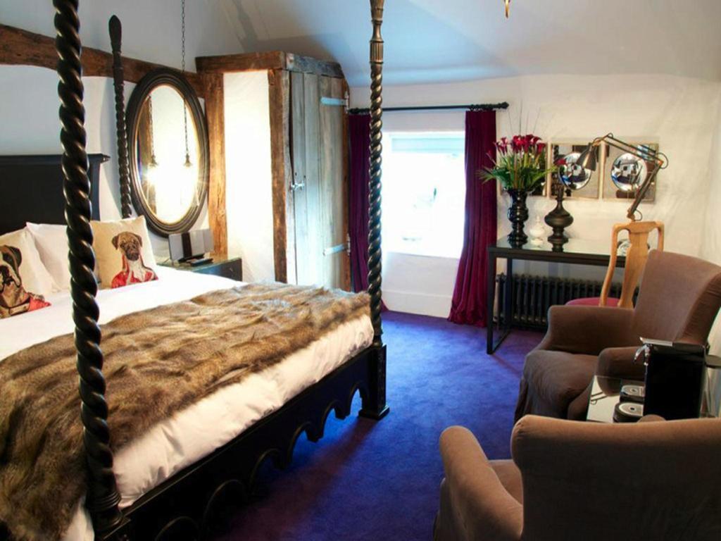 The Black Horse Fulmer Chambre photo