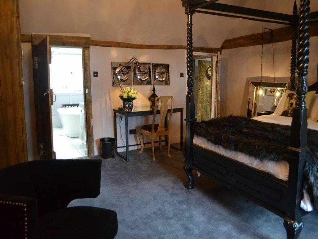 The Black Horse Fulmer Chambre photo